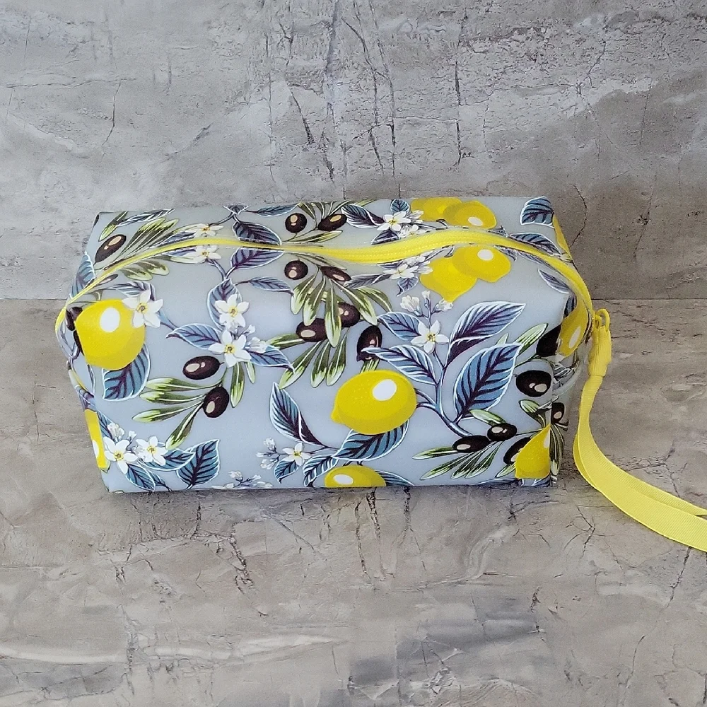 Bluemercury‎ Lemon Print Makeup Travel Case